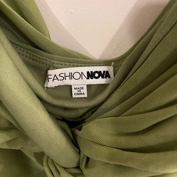 Fashion Nova off the shoulder Green Dress - Picture 2 of 5